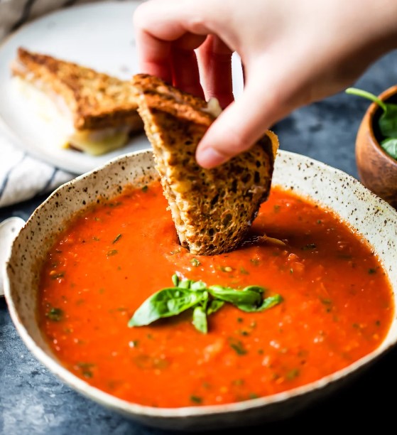 Healthy and Flavorful Roasted Tomato Soup Recipe