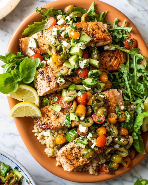Satisfying Grilled Salmon Dinner Recipe for Summer Cookouts